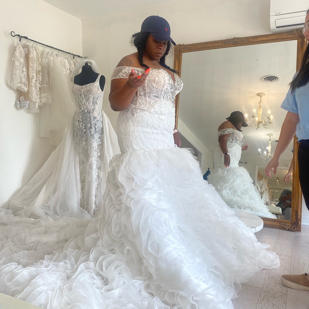 Wedding dress - Picture 3 of 3